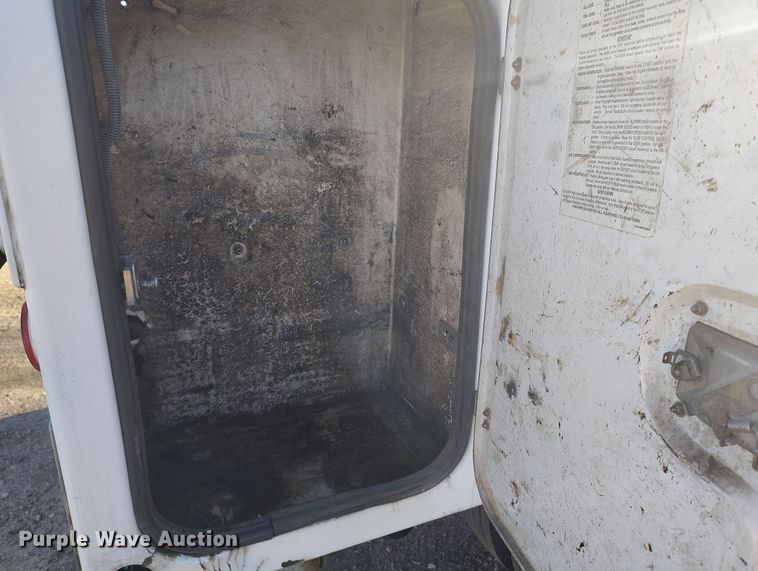 image for item IP9743 2000 Ford F450 Super Duty utility / service truck