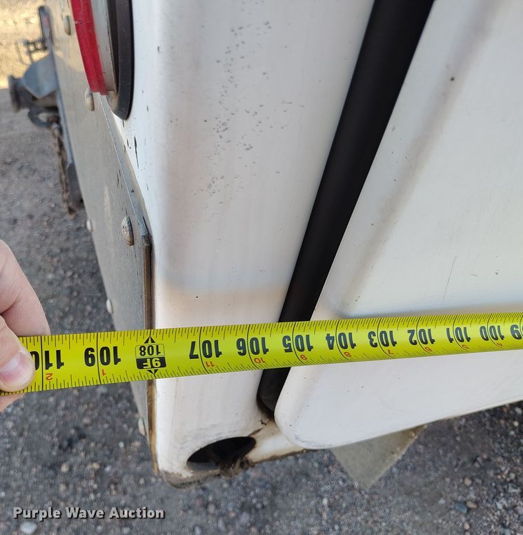 image for item IP9743 2000 Ford F450 Super Duty utility / service truck