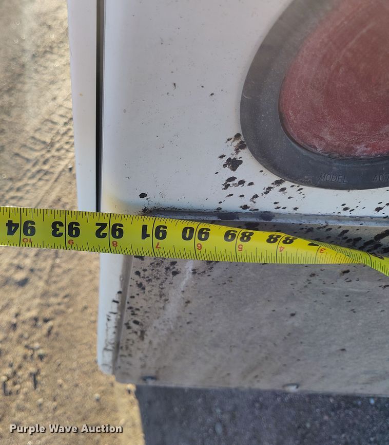 image for item IP9743 2000 Ford F450 Super Duty utility / service truck