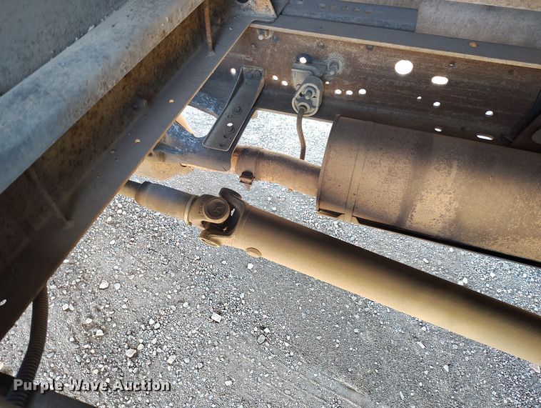 image for item IP9743 2000 Ford F450 Super Duty utility / service truck