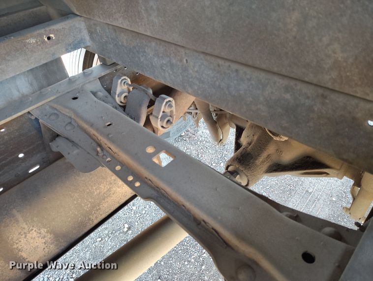 image for item IP9743 2000 Ford F450 Super Duty utility / service truck