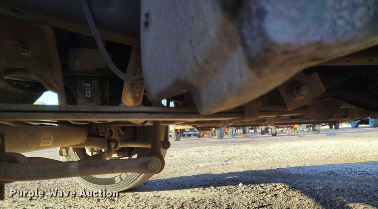 image for item IP9743 2000 Ford F450 Super Duty utility / service truck