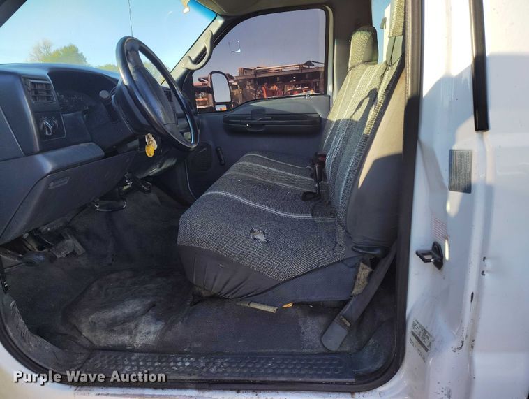 image for item IP9743 2000 Ford F450 Super Duty utility / service truck