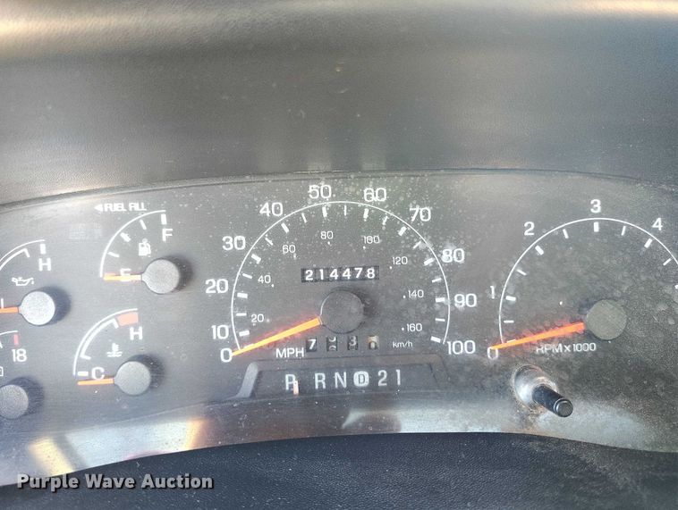 image for item IP9743 2000 Ford F450 Super Duty utility / service truck