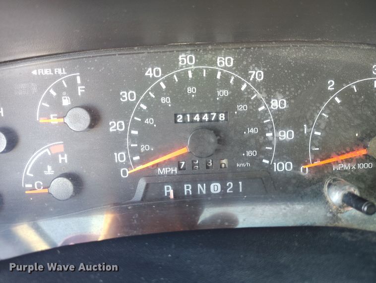 image for item IP9743 2000 Ford F450 Super Duty utility / service truck