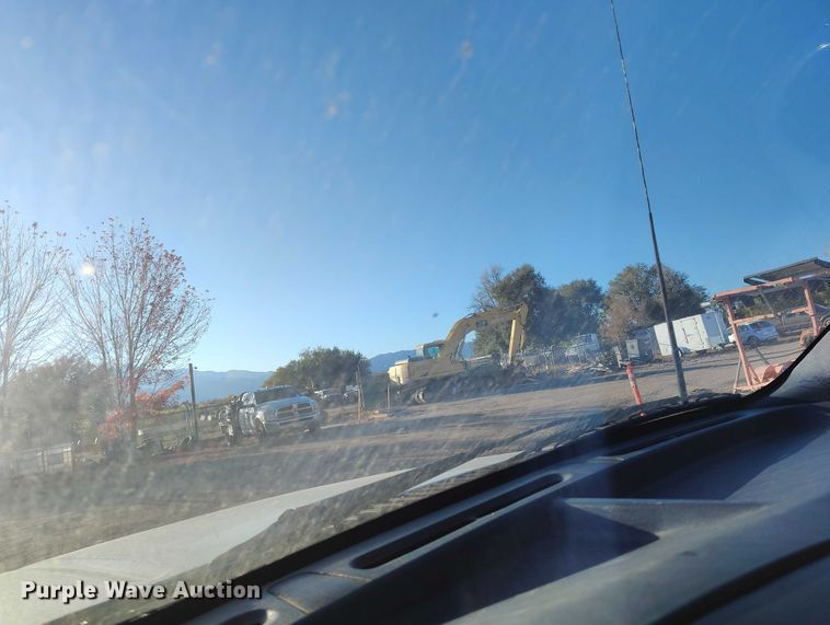 image for item IP9743 2000 Ford F450 Super Duty utility / service truck