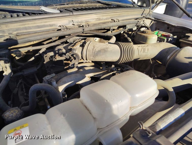 image for item IP9743 2000 Ford F450 Super Duty utility / service truck