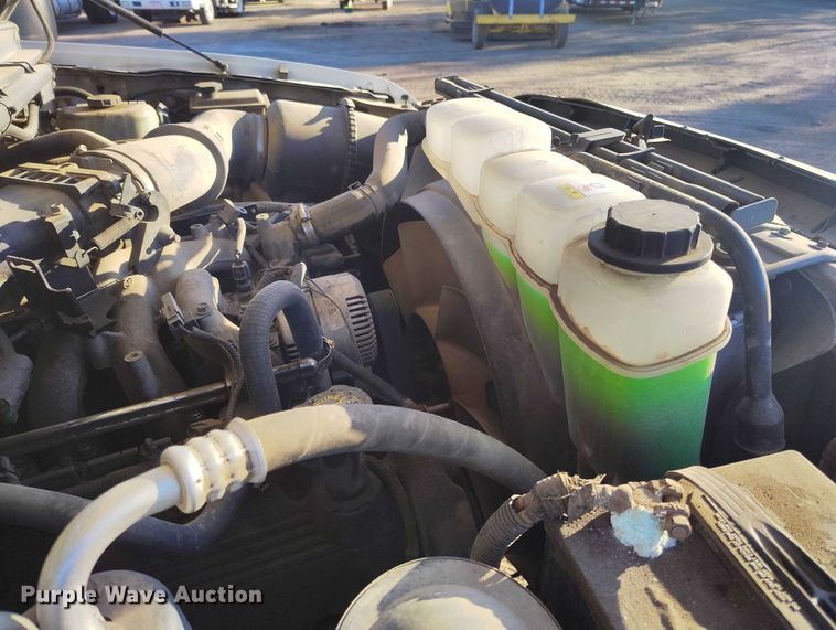 image for item IP9743 2000 Ford F450 Super Duty utility / service truck