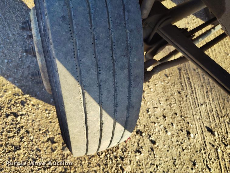 image for item IP9743 2000 Ford F450 Super Duty utility / service truck