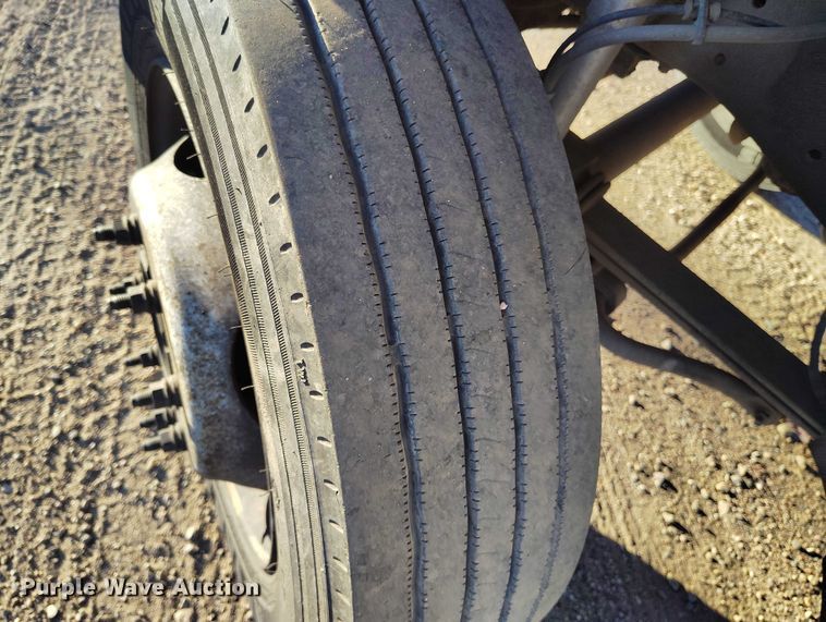 image for item IP9743 2000 Ford F450 Super Duty utility / service truck