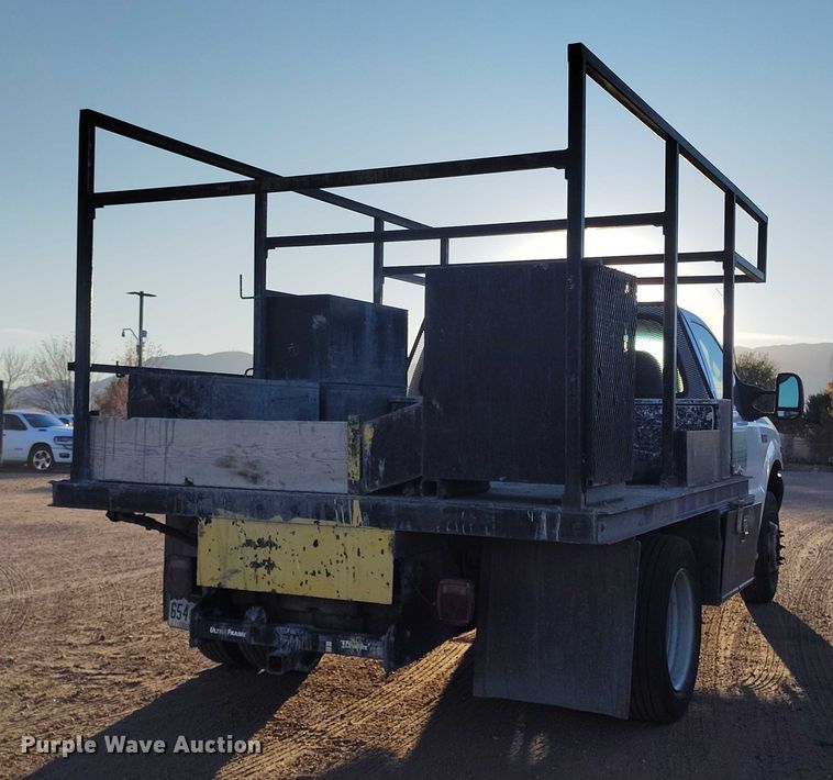 image for item IP9744 2000 Ford F450 Super Duty flatbed truck