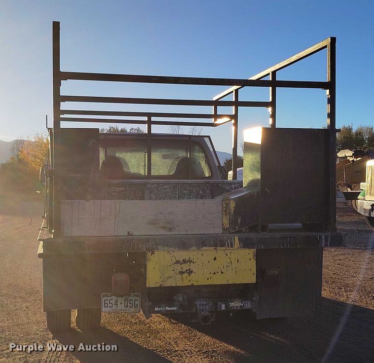 image for item IP9744 2000 Ford F450 Super Duty flatbed truck