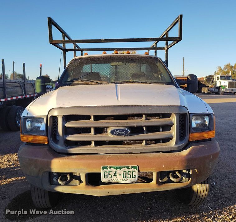 image for item IP9744 2000 Ford F450 Super Duty flatbed truck