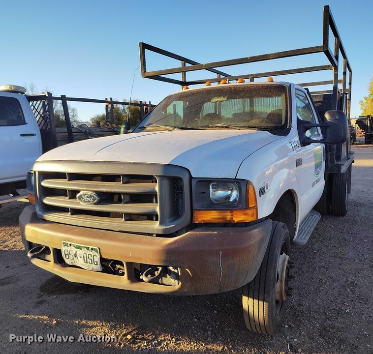 image for item IP9744 2000 Ford F450 Super Duty flatbed truck