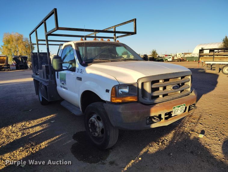 image for item IP9744 2000 Ford F450 Super Duty flatbed truck