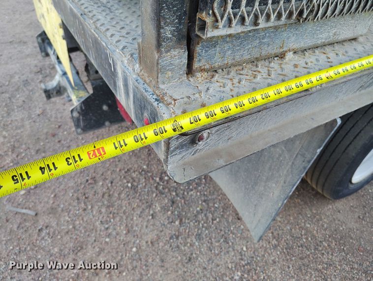 image for item IP9744 2000 Ford F450 Super Duty flatbed truck