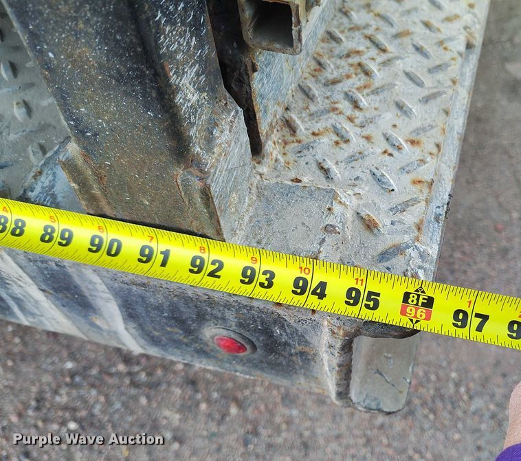 image for item IP9744 2000 Ford F450 Super Duty flatbed truck