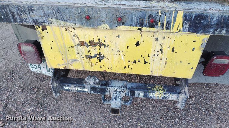 image for item IP9744 2000 Ford F450 Super Duty flatbed truck