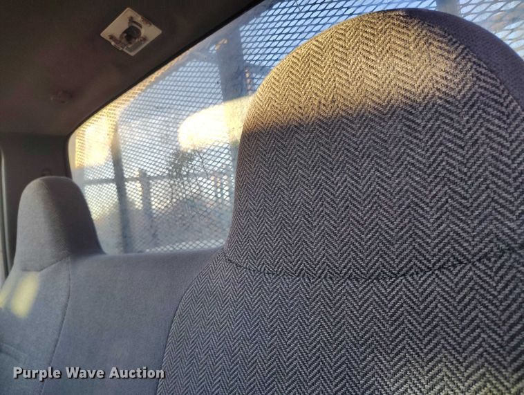 image for item IP9744 2000 Ford F450 Super Duty flatbed truck