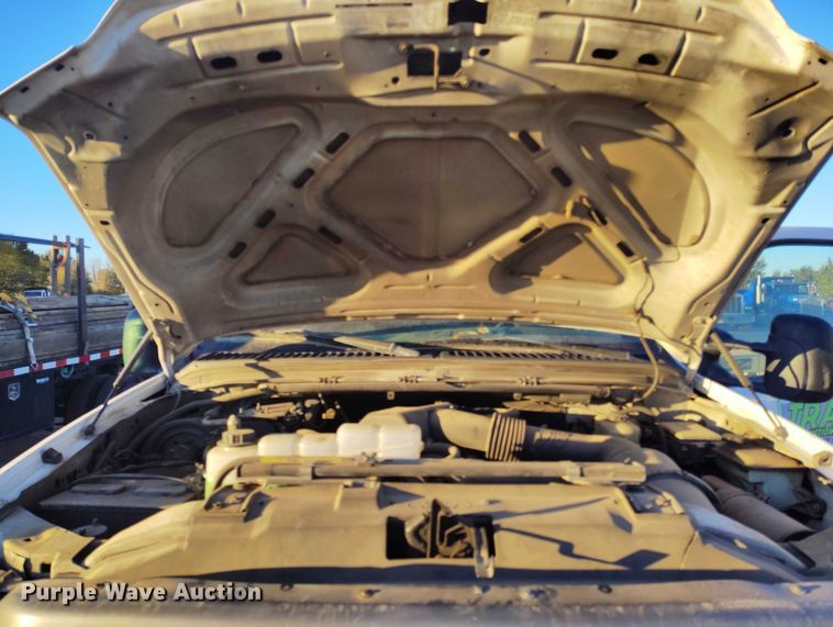 image for item IP9744 2000 Ford F450 Super Duty flatbed truck