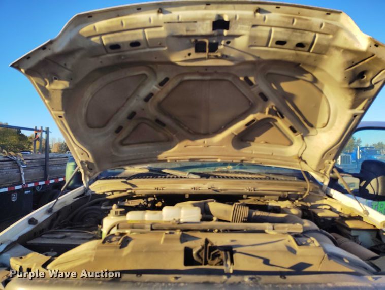 image for item IP9744 2000 Ford F450 Super Duty flatbed truck