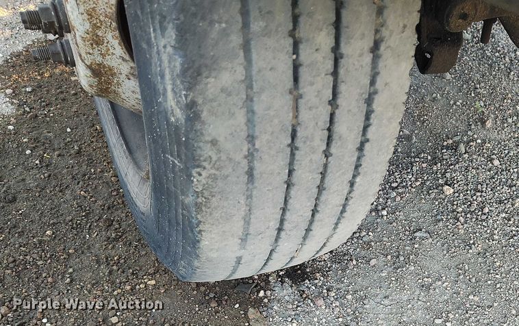 image for item IP9744 2000 Ford F450 Super Duty flatbed truck