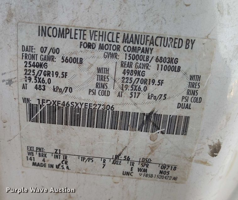 image for item IP9744 2000 Ford F450 Super Duty flatbed truck