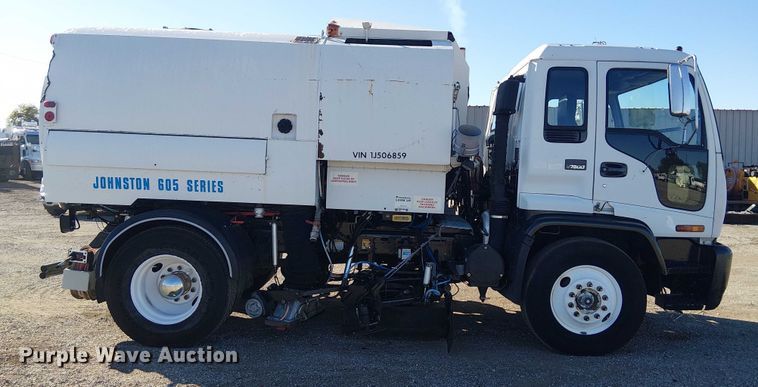image for item JW9426 2001 GMC T7500 street sweeper truck