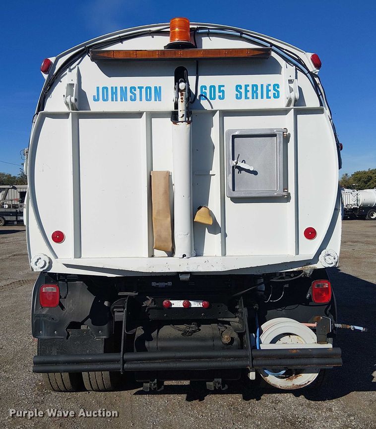 image for item JW9426 2001 GMC T7500 street sweeper truck