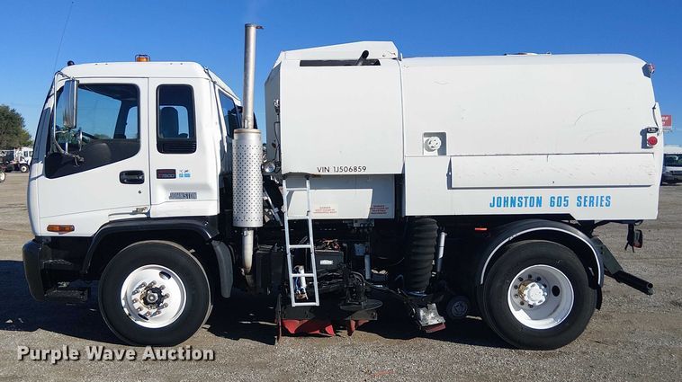 image for item JW9426 2001 GMC T7500 street sweeper truck