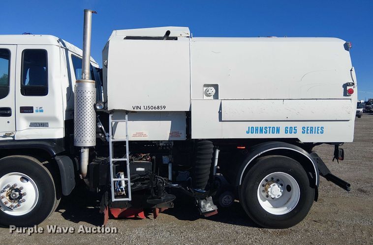 image for item JW9426 2001 GMC T7500 street sweeper truck