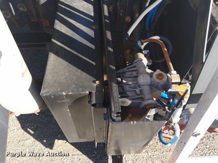 image for item JW9426 2001 GMC T7500 street sweeper truck