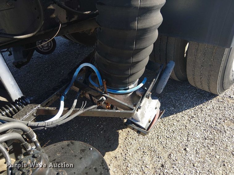 image for item JW9426 2001 GMC T7500 street sweeper truck