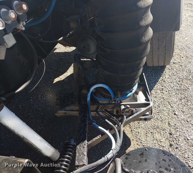 image for item JW9426 2001 GMC T7500 street sweeper truck