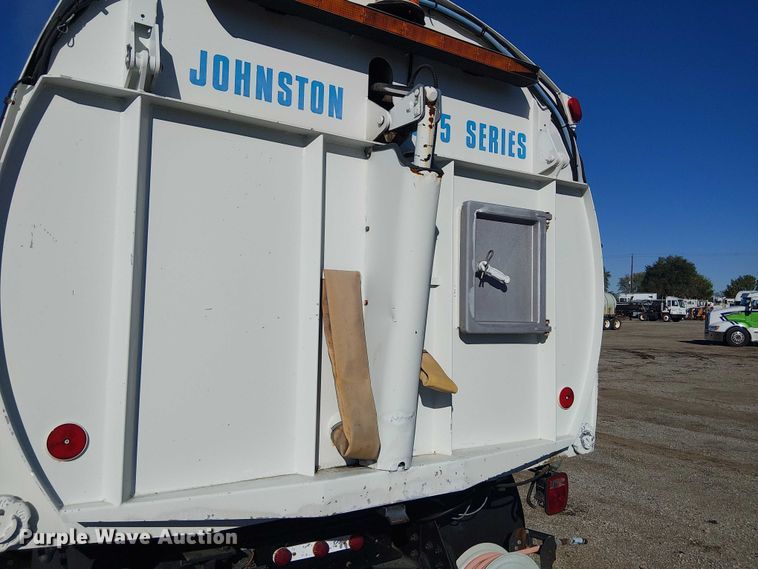 image for item JW9426 2001 GMC T7500 street sweeper truck