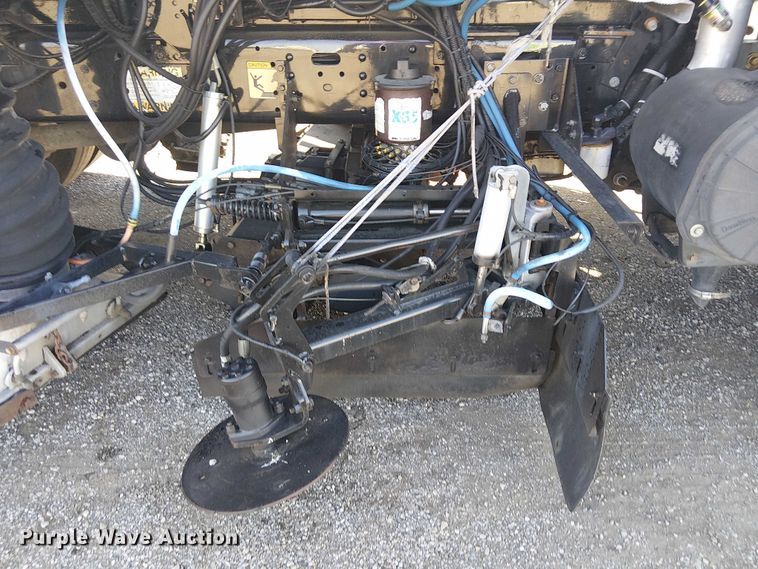 image for item JW9426 2001 GMC T7500 street sweeper truck