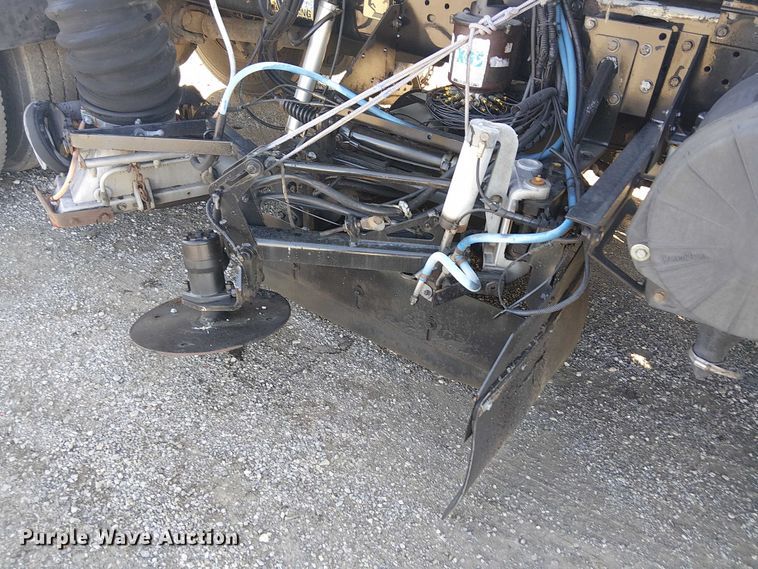 image for item JW9426 2001 GMC T7500 street sweeper truck