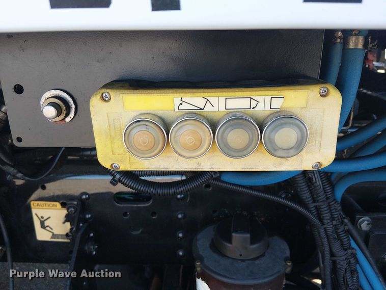 image for item JW9426 2001 GMC T7500 street sweeper truck