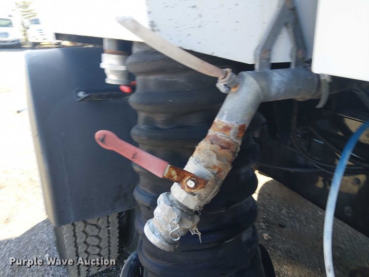 image for item JW9426 2001 GMC T7500 street sweeper truck