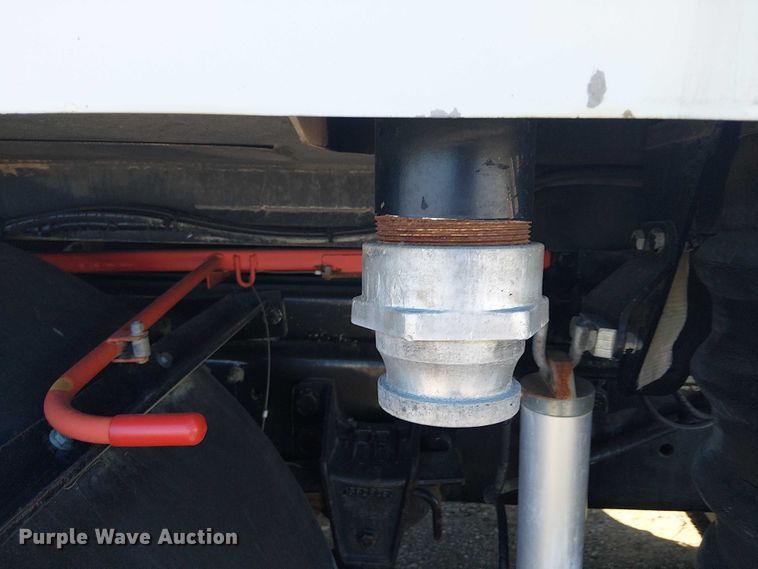 image for item JW9426 2001 GMC T7500 street sweeper truck