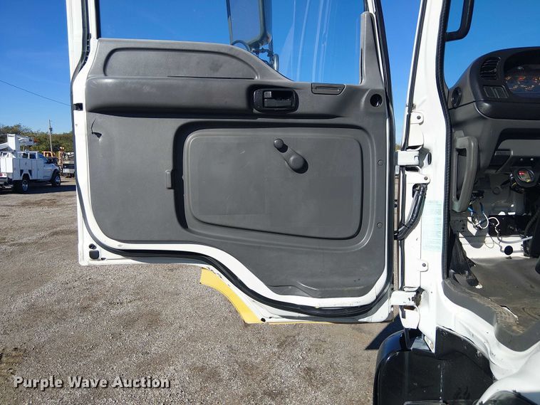 image for item JW9426 2001 GMC T7500 street sweeper truck