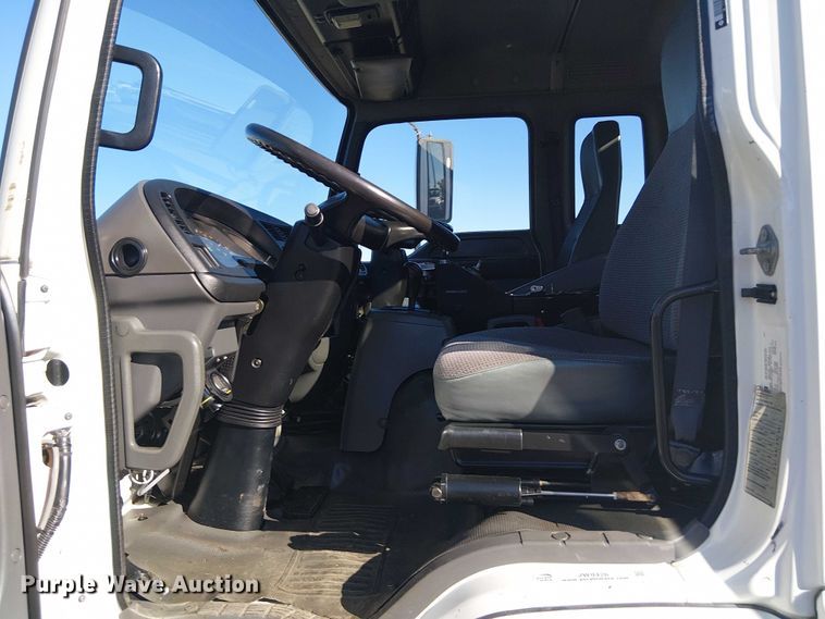 image for item JW9426 2001 GMC T7500 street sweeper truck