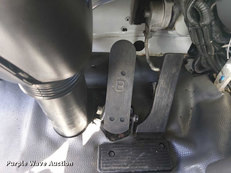 image for item JW9426 2001 GMC T7500 street sweeper truck