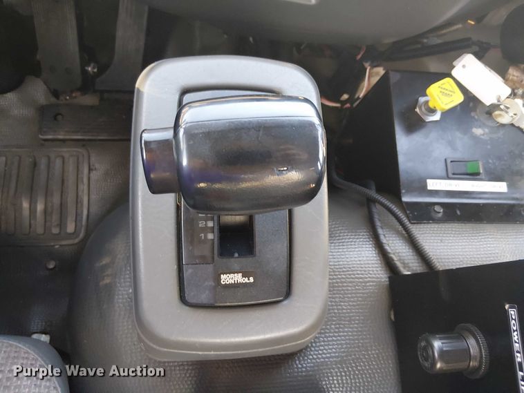 image for item JW9426 2001 GMC T7500 street sweeper truck