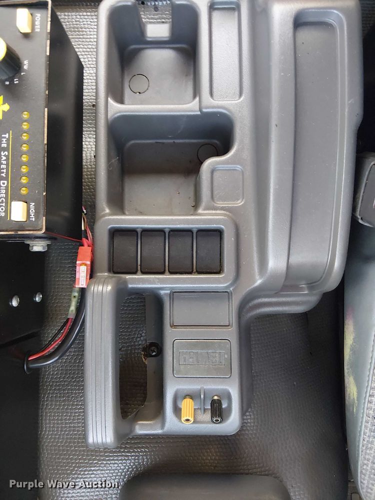 image for item JW9426 2001 GMC T7500 street sweeper truck