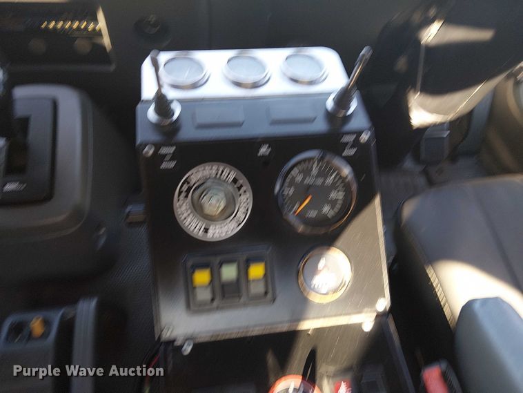 image for item JW9426 2001 GMC T7500 street sweeper truck