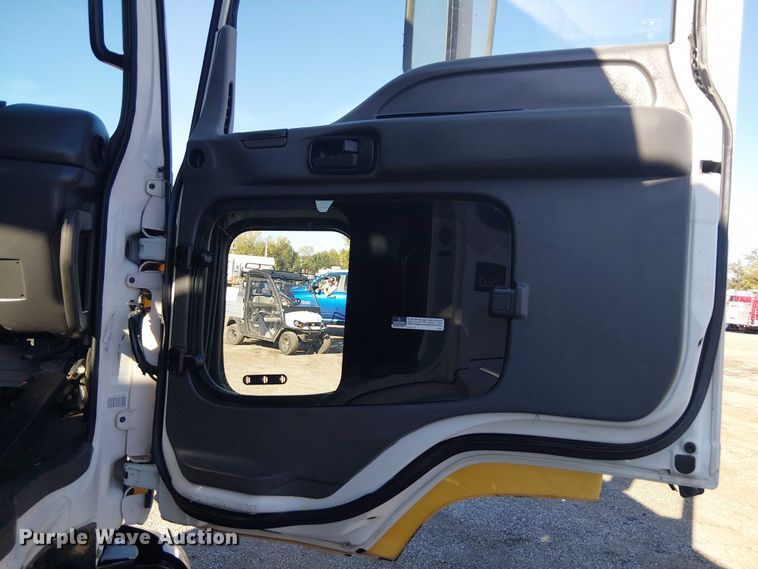 image for item JW9426 2001 GMC T7500 street sweeper truck