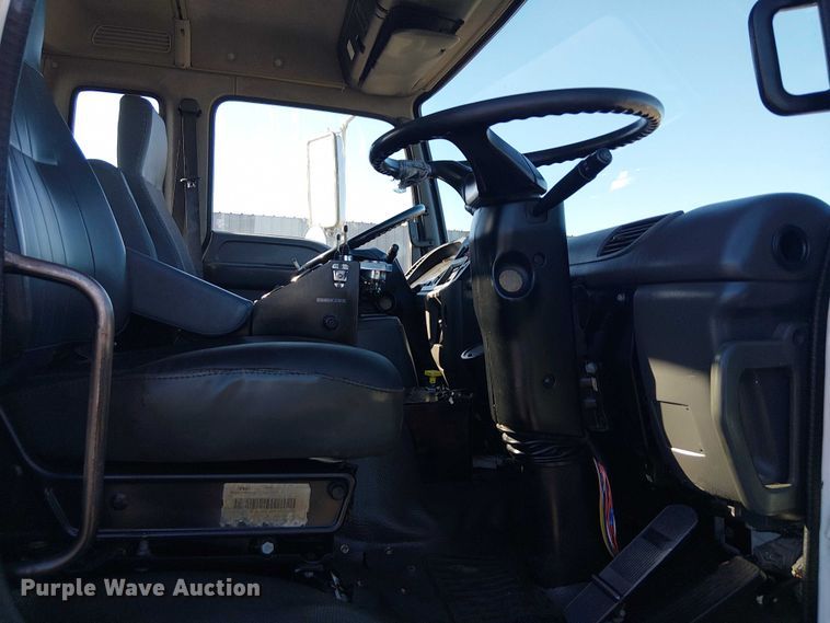 image for item JW9426 2001 GMC T7500 street sweeper truck