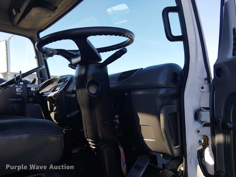 image for item JW9426 2001 GMC T7500 street sweeper truck