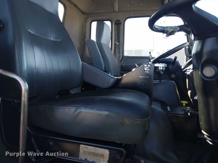 image for item JW9426 2001 GMC T7500 street sweeper truck